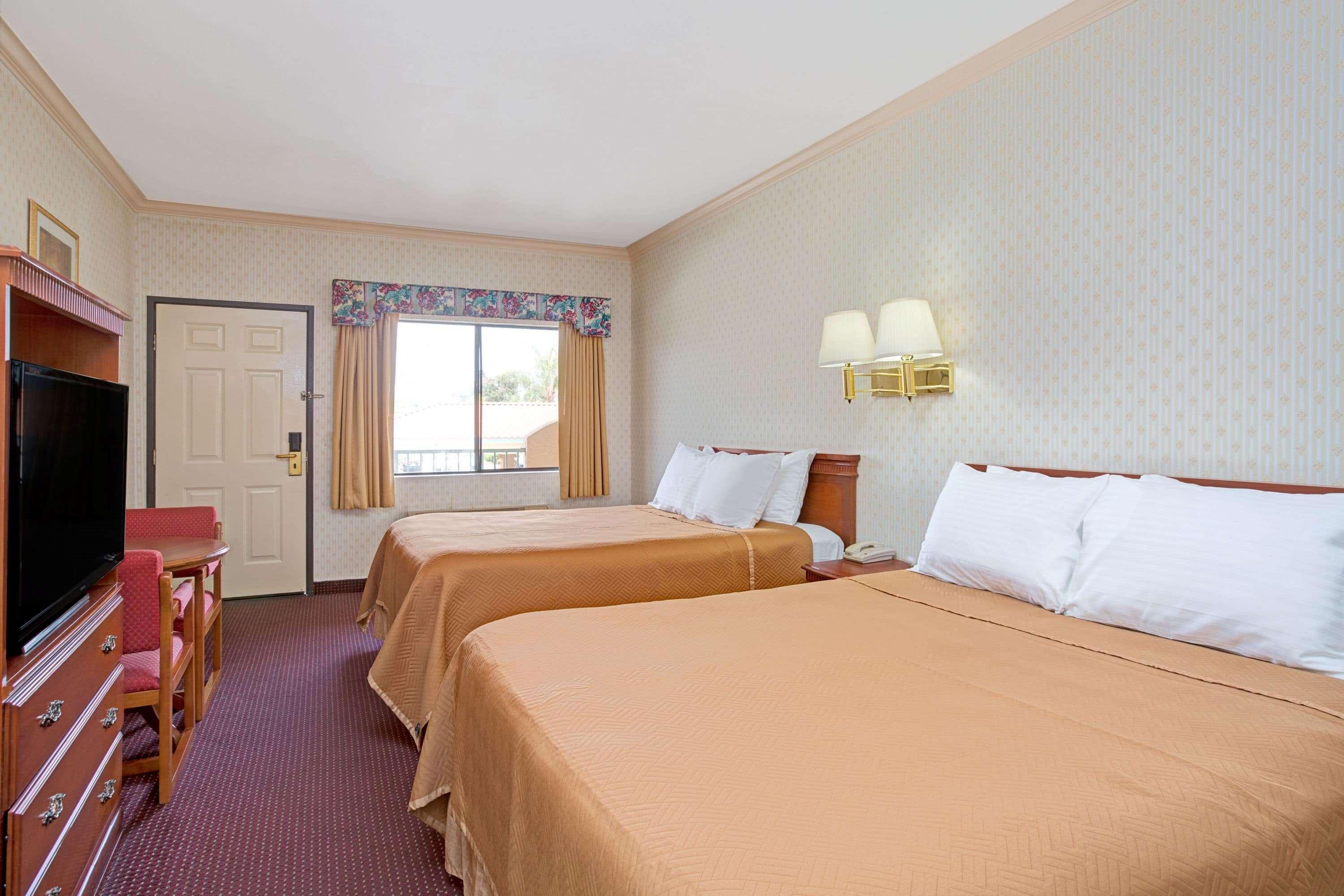 Travelodge By Wyndham Hotel 2*